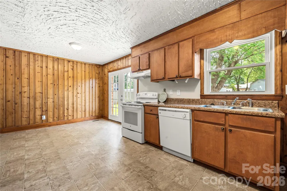 713 Crestwood Avenue Gastonia, NC 28054