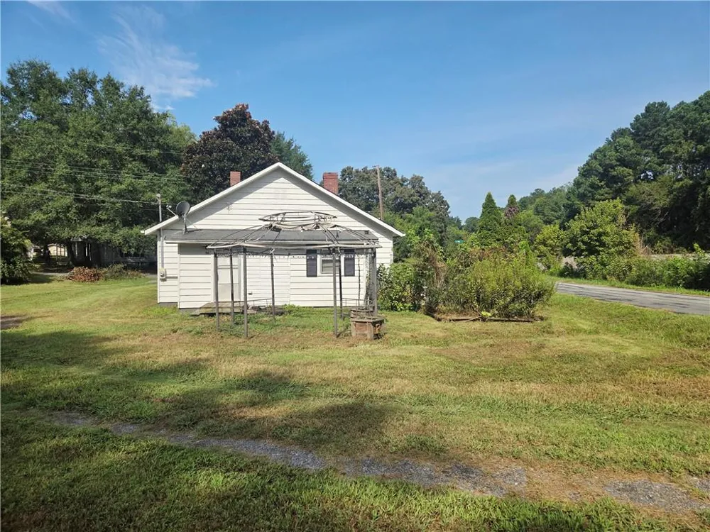 335 E Pine Street Rockmart, GA 30153