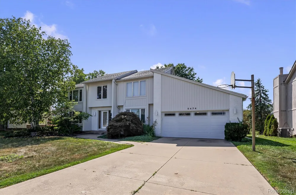 5474 Maple Leaf Court West Bloomfield Charter Township, MI 48322