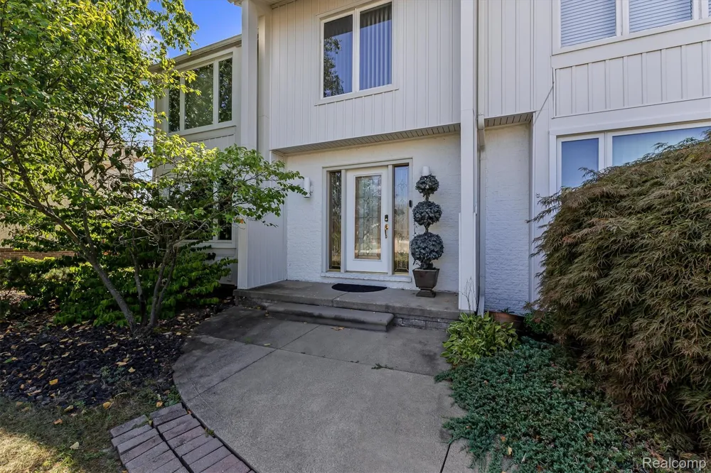 5474 Maple Leaf Court West Bloomfield Charter Township, MI 48322