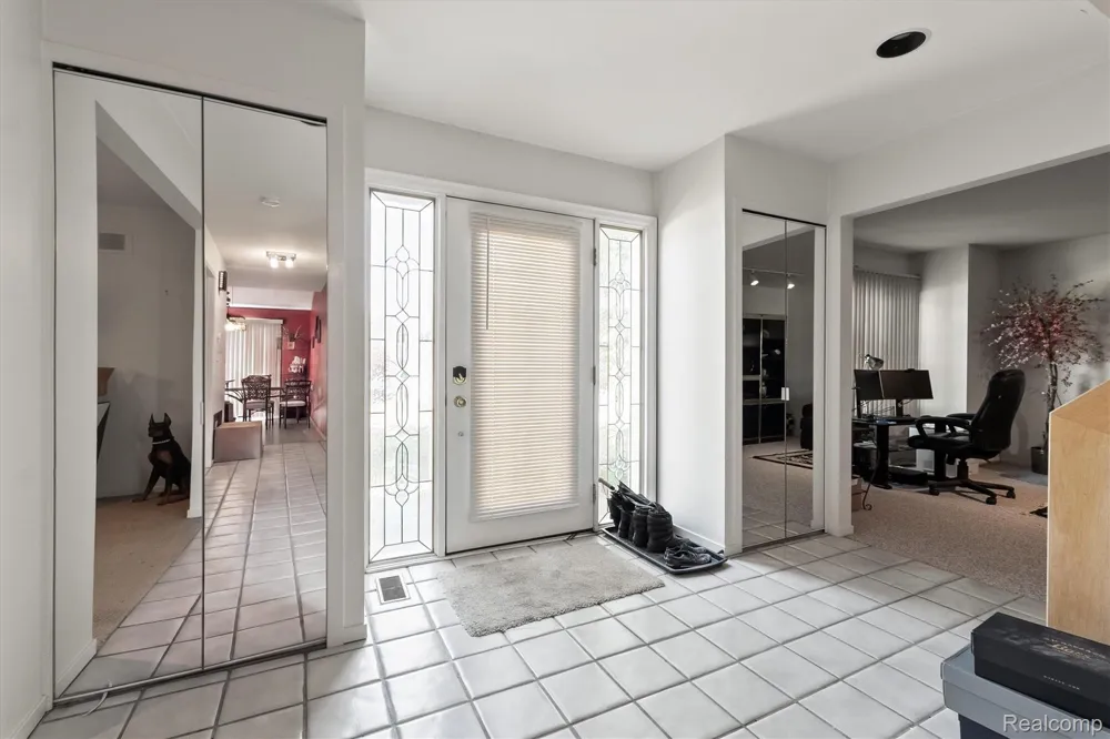 5474 Maple Leaf Court West Bloomfield Charter Township, MI 48322
