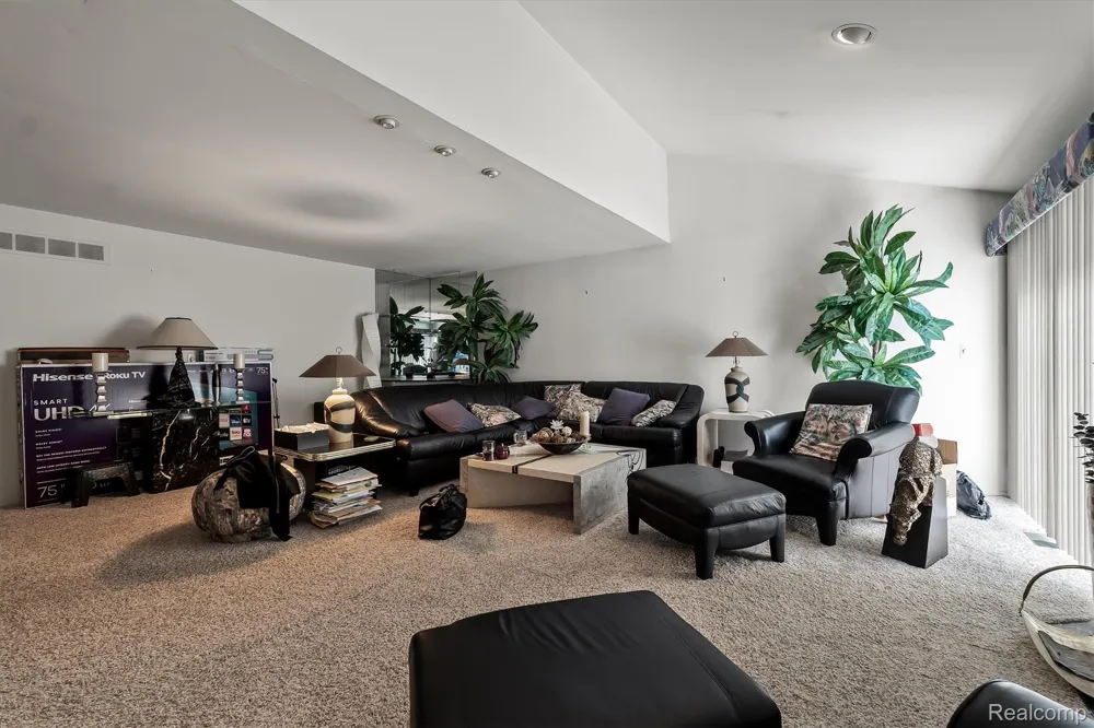5474 Maple Leaf Court West Bloomfield Charter Township, MI 48322