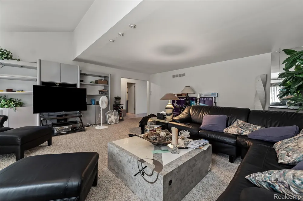 5474 Maple Leaf Court West Bloomfield Charter Township, MI 48322
