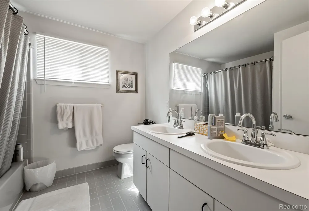 5474 Maple Leaf Court West Bloomfield Charter Township, MI 48322