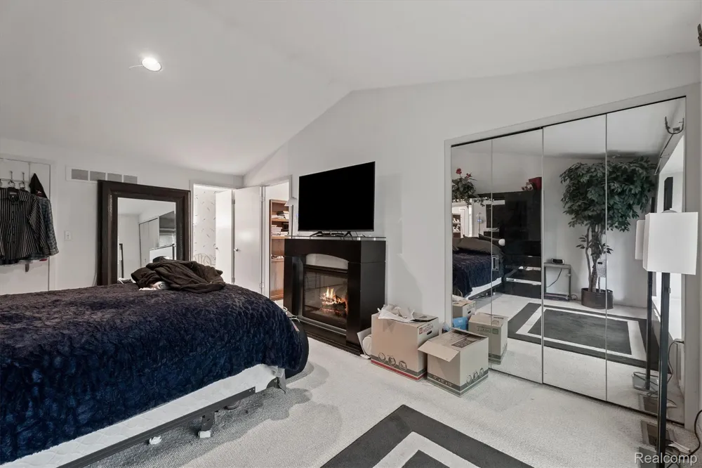 5474 Maple Leaf Court West Bloomfield Charter Township, MI 48322