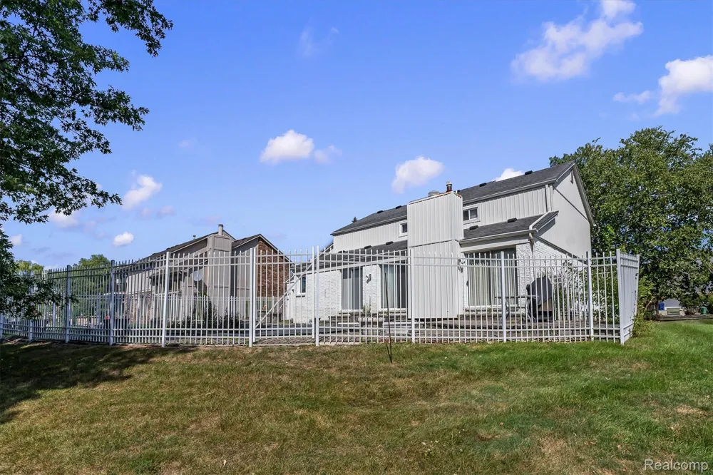 5474 Maple Leaf Court West Bloomfield Charter Township, MI 48322