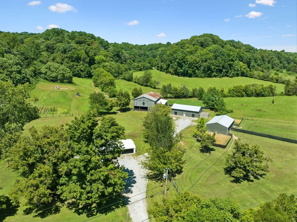 3025 Knob Creek Rd Columbia, TN 38401