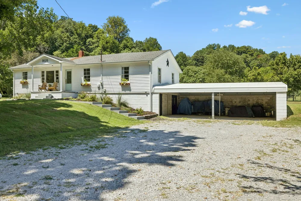 3025 Knob Creek Rd Columbia, TN 38401