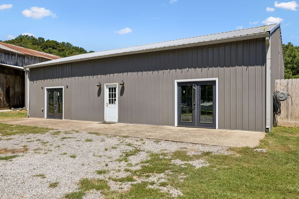 3025 Knob Creek Rd Columbia, TN 38401
