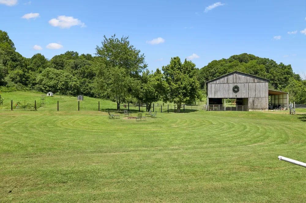 3025 Knob Creek Rd Columbia, TN 38401