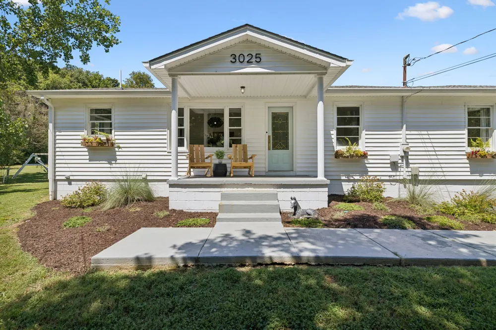 3025 Knob Creek Rd Columbia, TN 38401