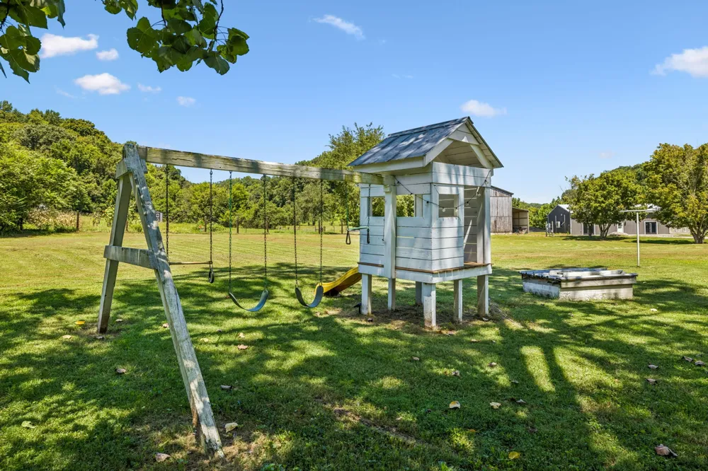 3025 Knob Creek Rd Columbia, TN 38401