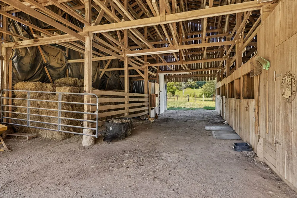 3025 Knob Creek Rd Columbia, TN 38401