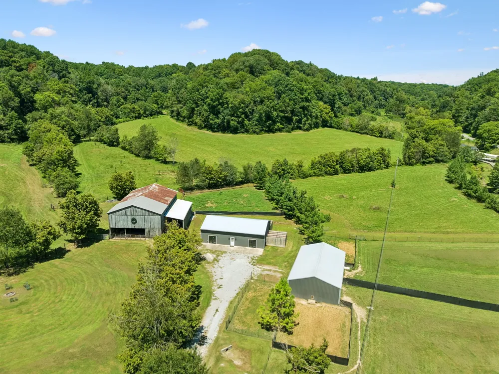 3025 Knob Creek Rd Columbia, TN 38401
