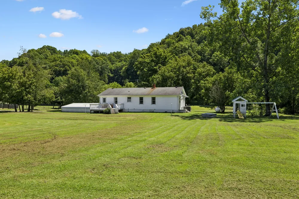 3025 Knob Creek Rd Columbia, TN 38401