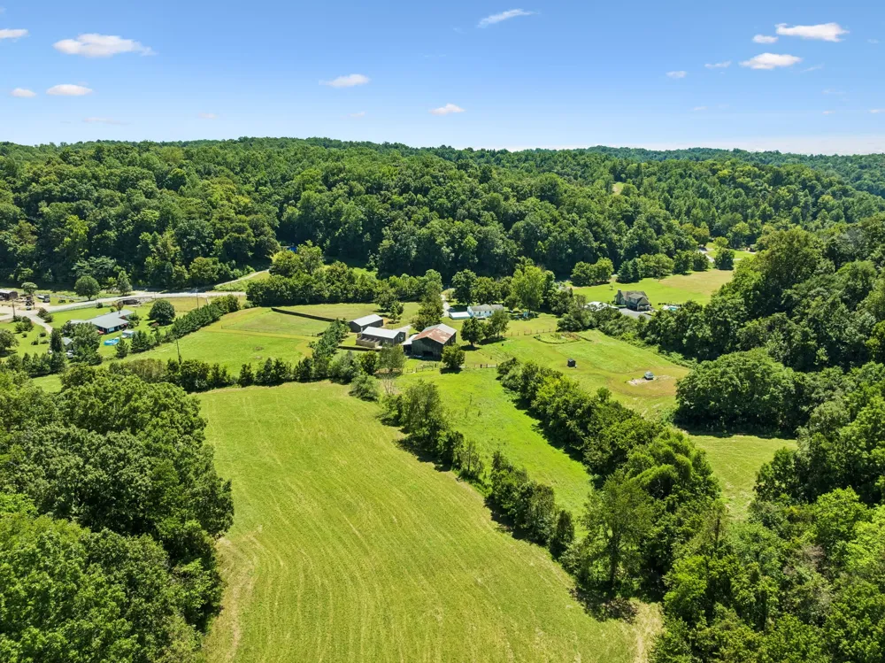 3025 Knob Creek Rd Columbia, TN 38401