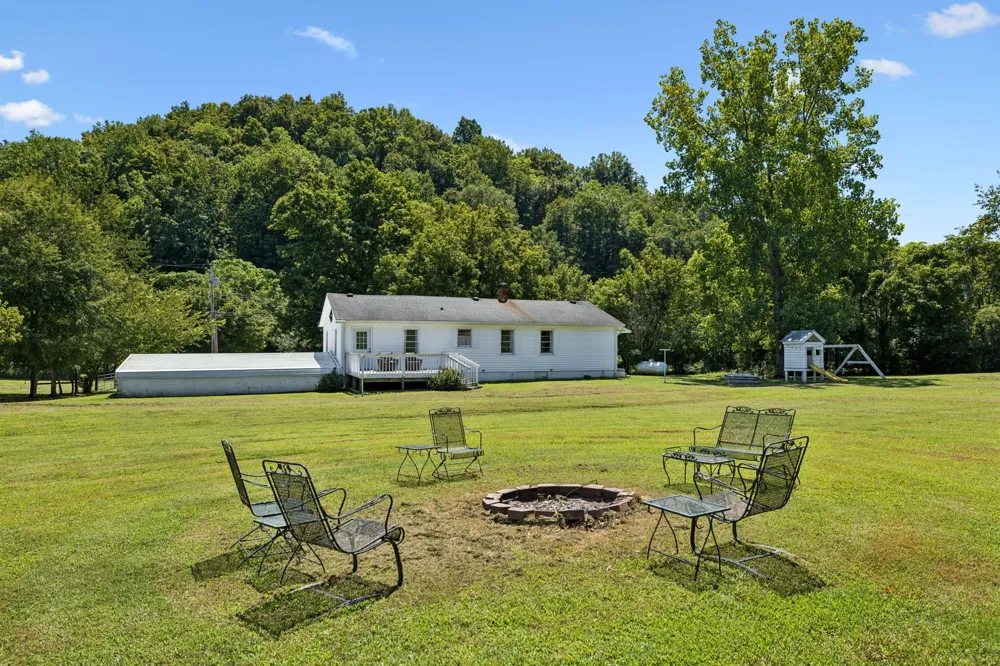 3025 Knob Creek Rd Columbia, TN 38401