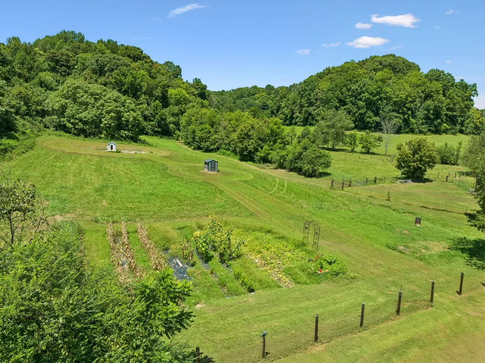 3025 Knob Creek Rd Columbia, TN 38401