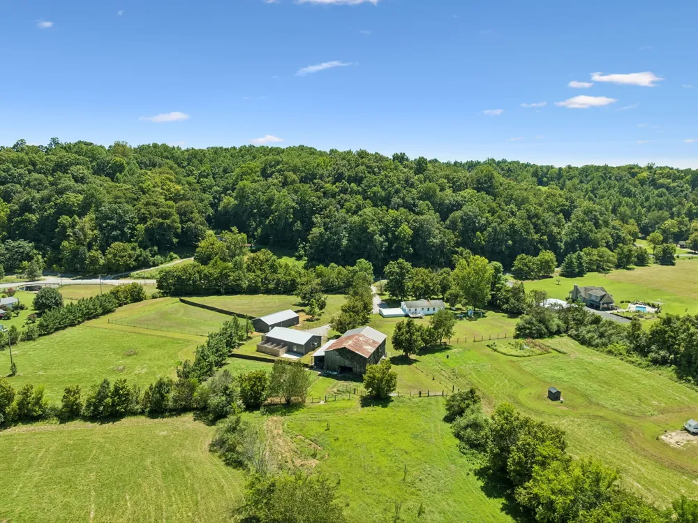 3025 Knob Creek Rd Columbia, TN 38401