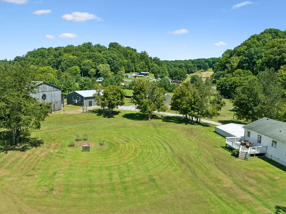 3025 Knob Creek Rd Columbia, TN 38401