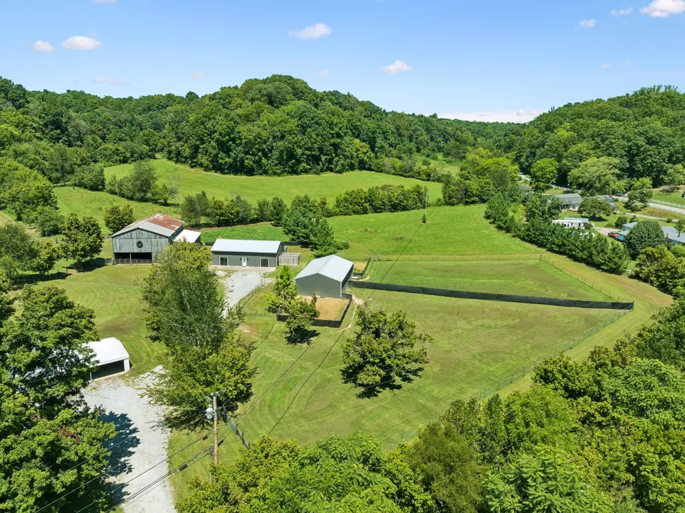3025 Knob Creek Rd Columbia, TN 38401