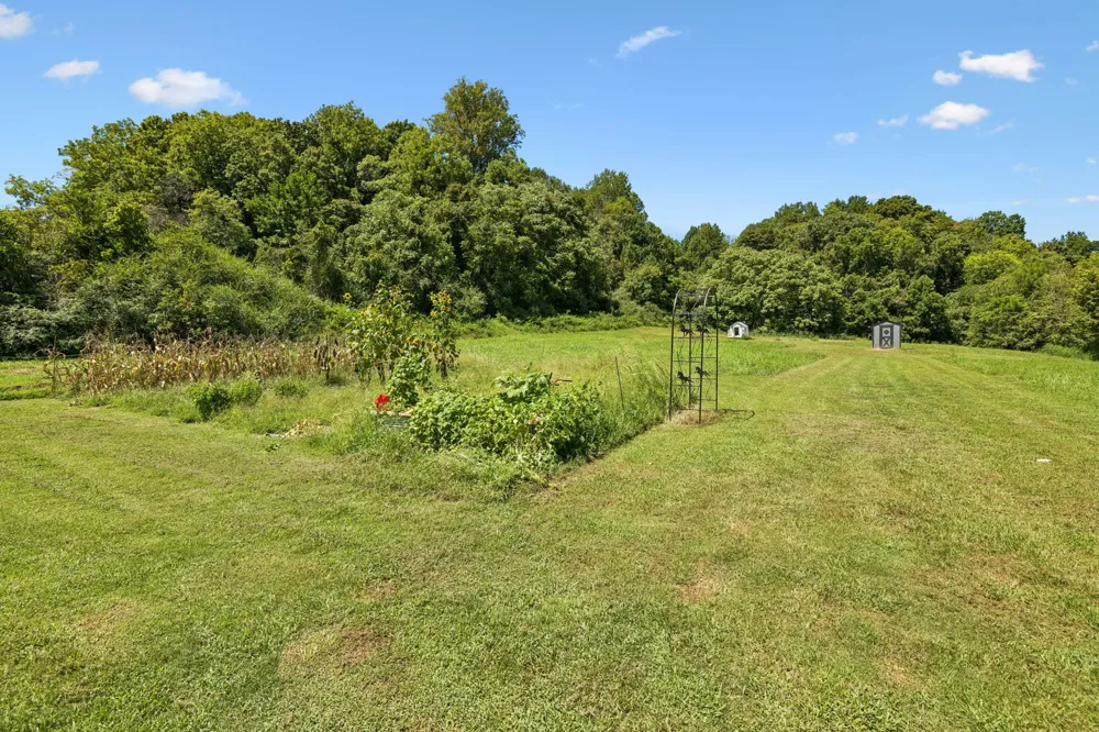 3025 Knob Creek Rd Columbia, TN 38401