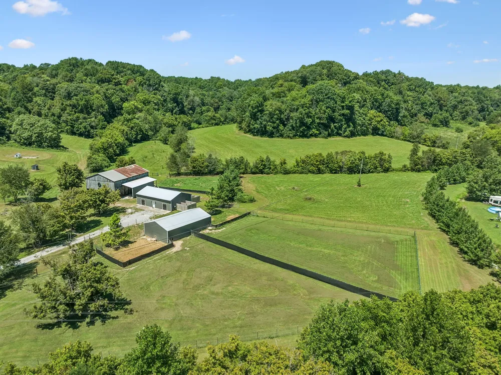 3025 Knob Creek Rd Columbia, TN 38401