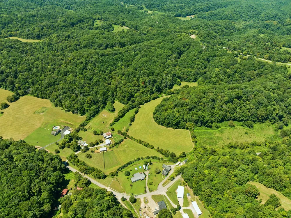 3025 Knob Creek Rd Columbia, TN 38401