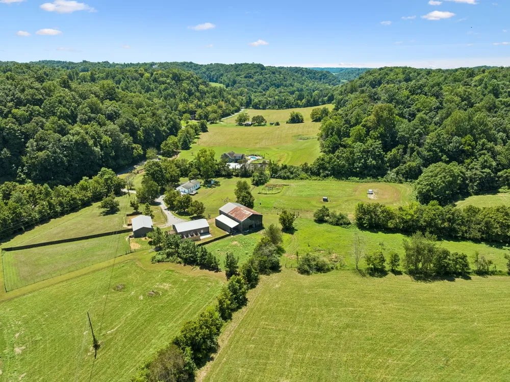 3025 Knob Creek Rd Columbia, TN 38401