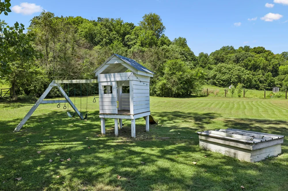 3025 Knob Creek Rd Columbia, TN 38401