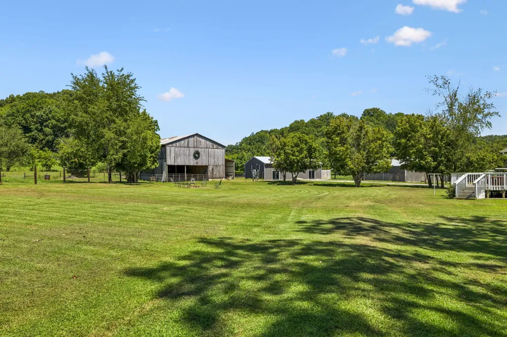 3025 Knob Creek Rd Columbia, TN 38401