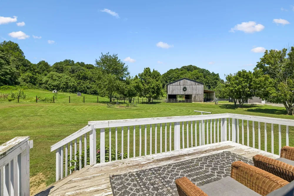 3025 Knob Creek Rd Columbia, TN 38401