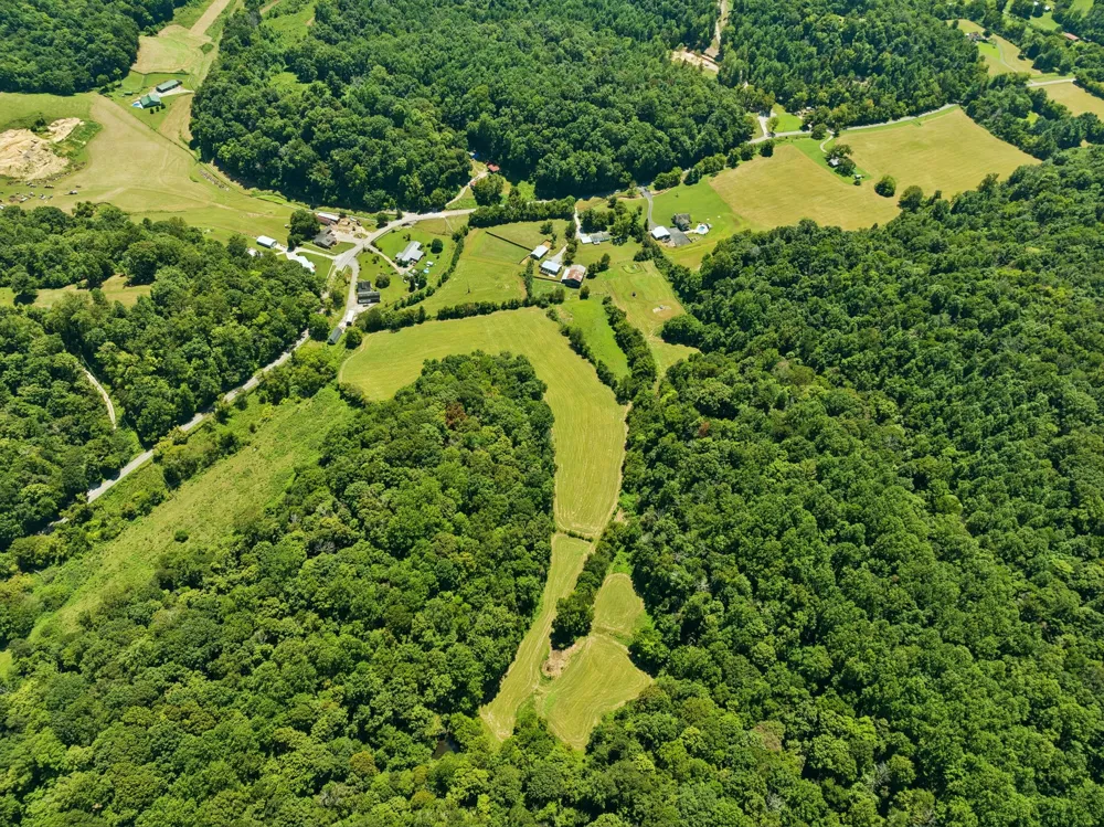 3025 Knob Creek Rd Columbia, TN 38401