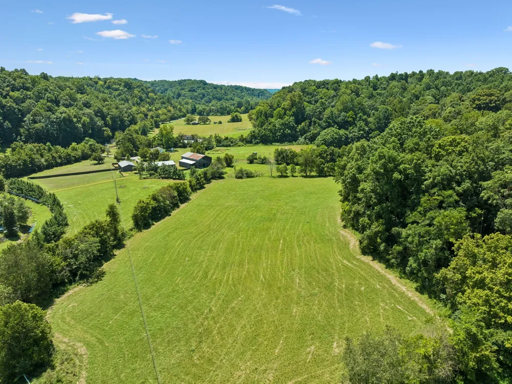 3025 Knob Creek Rd Columbia, TN 38401