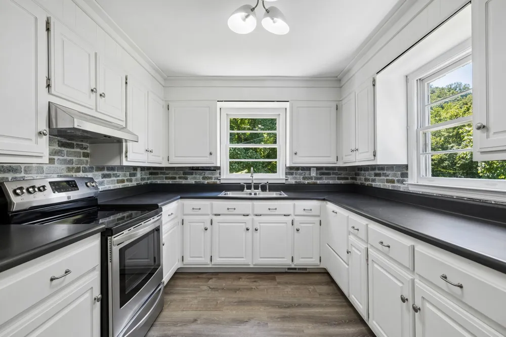 3025 Knob Creek Rd Columbia, TN 38401
