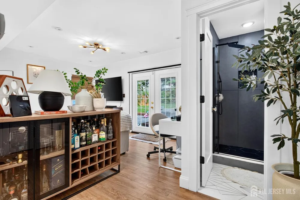19 Joel Place Iselin, NJ 08830