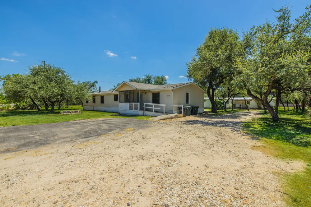 1808 Falcon Oaks Drive Leander, TX 78641