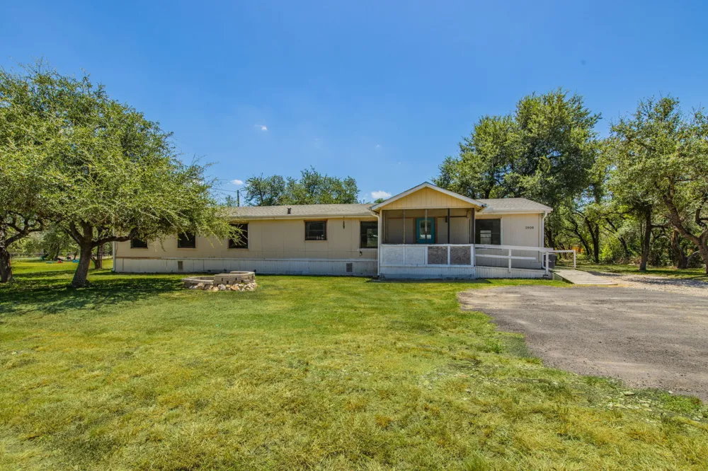 1808 Falcon Oaks Drive Leander, TX 78641
