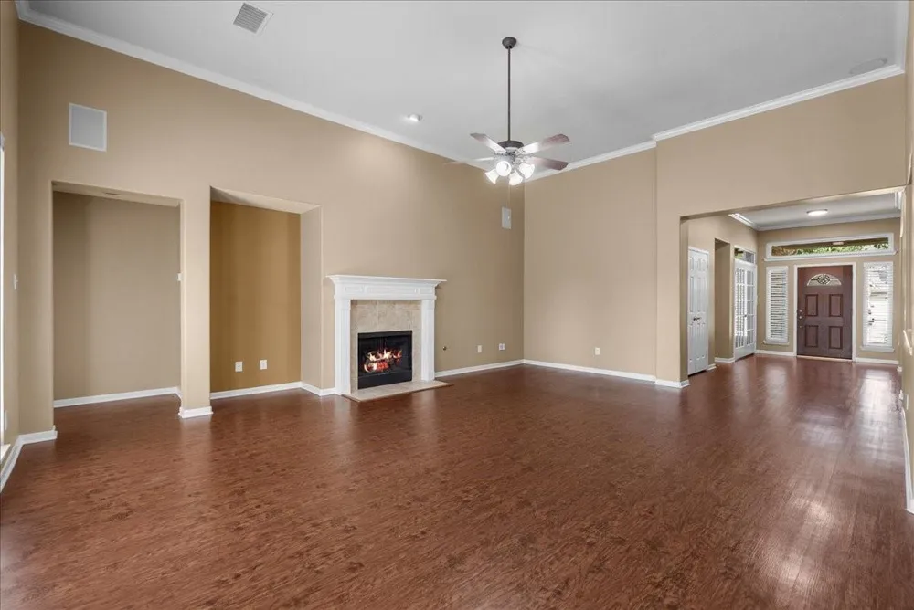 913 Elm Pointe League City, TX 77573