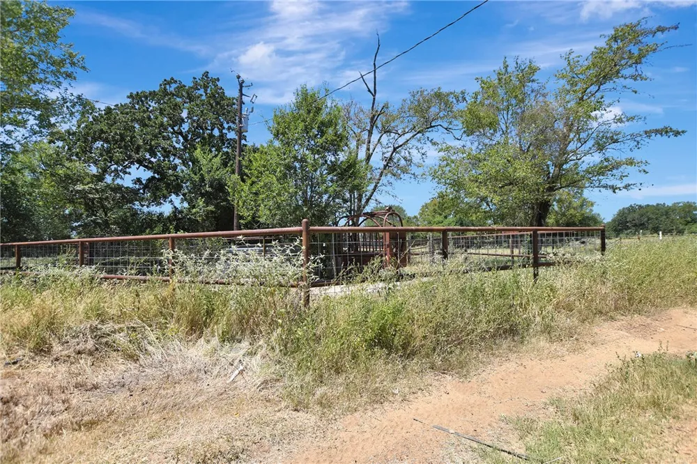9596 Wallace Road Midway, TX 75852