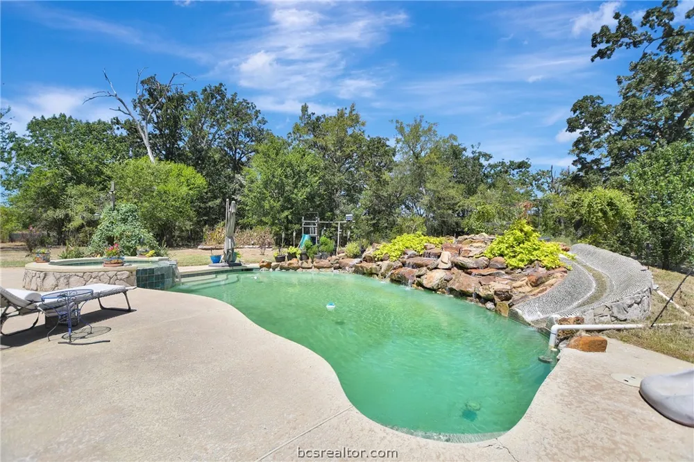 9596 Wallace Road Midway, TX 75852