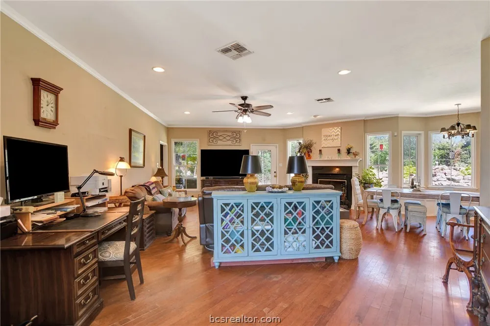 9596 Wallace Road Midway, TX 75852