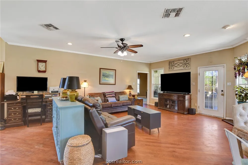 9596 Wallace Road Midway, TX 75852