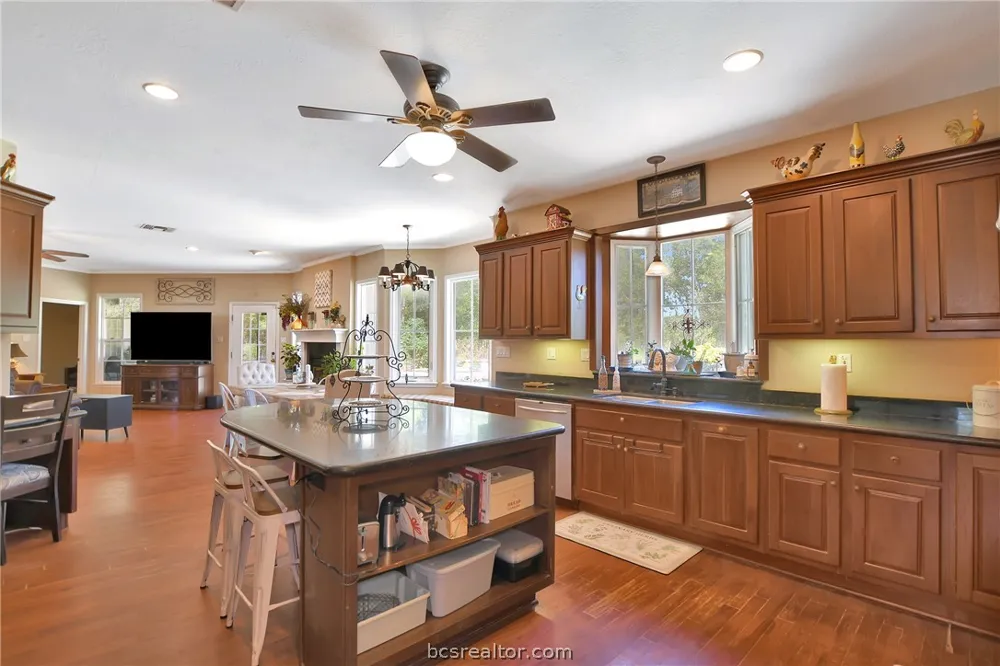 9596 Wallace Road Midway, TX 75852