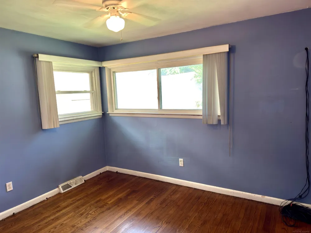 994 VOORHEIS Road Street Waterford Charter Township, MI 48328