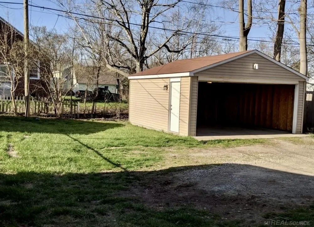 994 VOORHEIS Road Street Waterford Charter Township, MI 48328