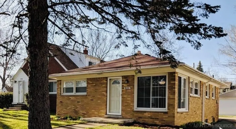 994 VOORHEIS Road Street Waterford Charter Township, MI 48328