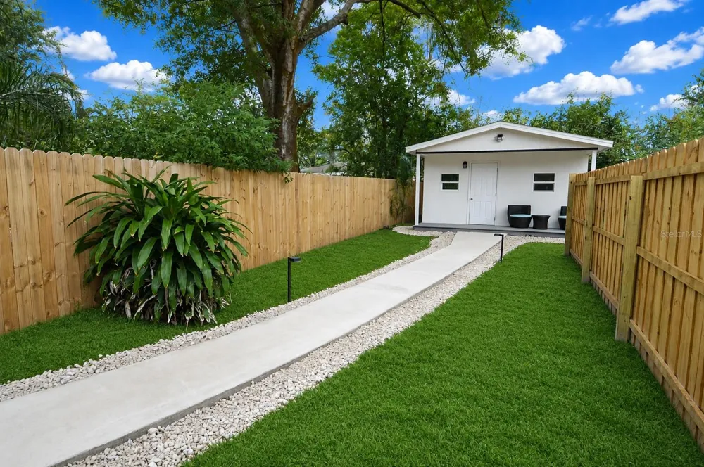 10934 BOULEVARD Tampa, FL 33612