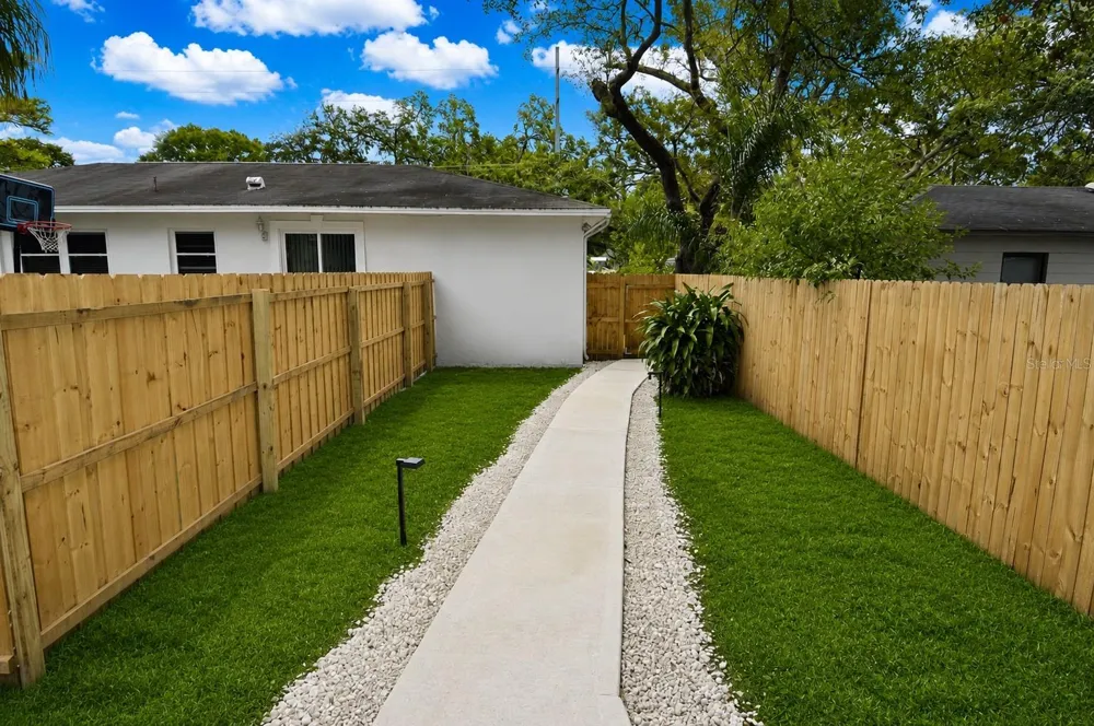 10934 BOULEVARD Tampa, FL 33612