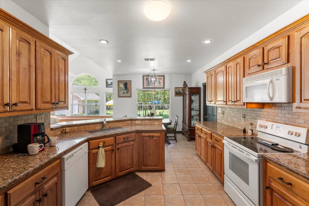 181 County Road 2137 Pittsburg, TX 75686